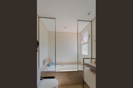 Apartamento à venda com 211m², 3 quartos e 4 vagasBanheiro da Suíte 3