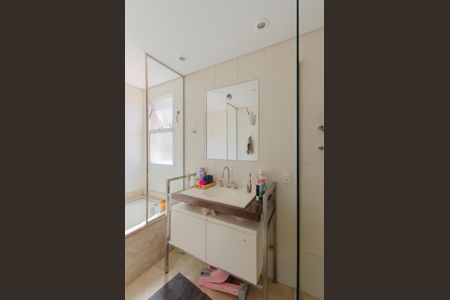 Apartamento à venda com 211m², 3 quartos e 4 vagasBanheiro da Suíte 3