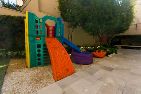 Apartamento à venda com 211m², 3 quartos e 4 vagasÁrea comum - Playground