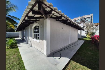 Casa de condomínio à venda com 468m², 4 quartos e 6 vagasÁrea externa