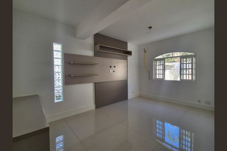 Casa de condomínio à venda com 468m², 4 quartos e 6 vagasSuíte 4