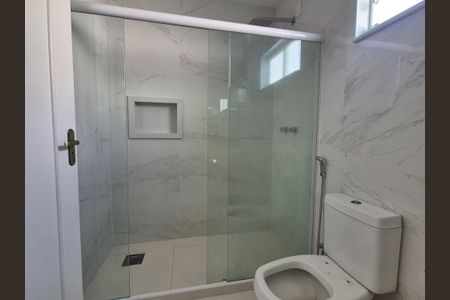 Casa de condomínio à venda com 468m², 4 quartos e 6 vagasBanheiro da Suíte 4