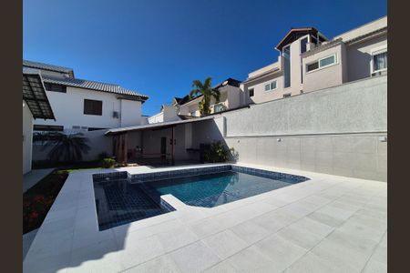 Casa de condomínio à venda com 468m², 4 quartos e 6 vagasÁrea externa