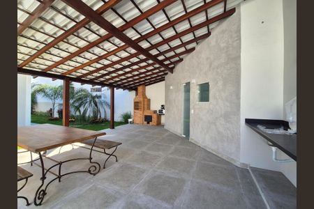 Casa de condomínio à venda com 468m², 4 quartos e 6 vagasVaranda gourmet