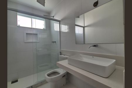 Casa de condomínio à venda com 468m², 4 quartos e 6 vagasBanheiro da Suíte 2