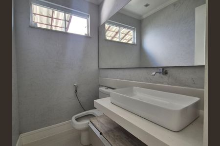 Casa de condomínio à venda com 468m², 4 quartos e 6 vagasLavabo da Sala