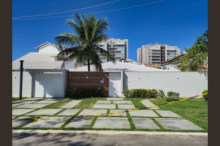 Casa de condomínio à venda com 468m², 4 quartos e 6 vagasFachada