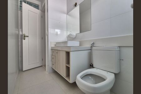 Casa de condomínio à venda com 468m², 4 quartos e 6 vagasBanheiro da Suíte 3