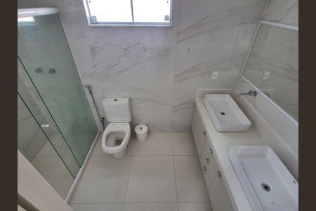 Casa de condomínio à venda com 468m², 4 quartos e 6 vagasBanheiro da Suíte 4