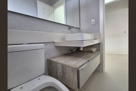 Casa de condomínio à venda com 468m², 4 quartos e 6 vagasLavabo da Sala