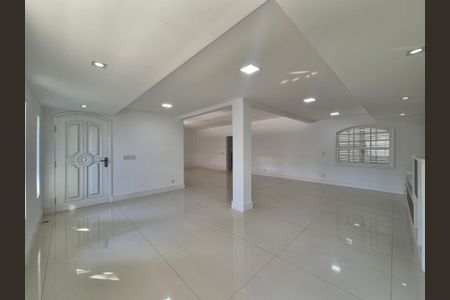 Casa de condomínio à venda com 468m², 4 quartos e 6 vagasSala