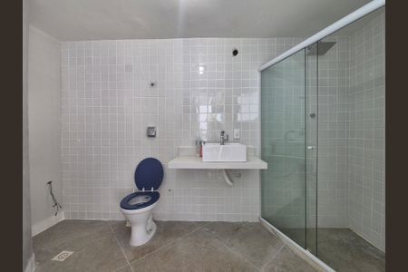 Casa de condomínio à venda com 468m², 4 quartos e 6 vagasBanheiro externo