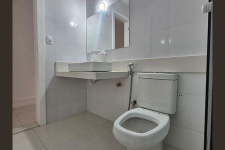 Casa de condomínio à venda com 468m², 4 quartos e 6 vagasBanheiro Social