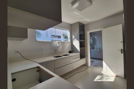 Casa de condomínio à venda com 468m², 4 quartos e 6 vagasCozinha