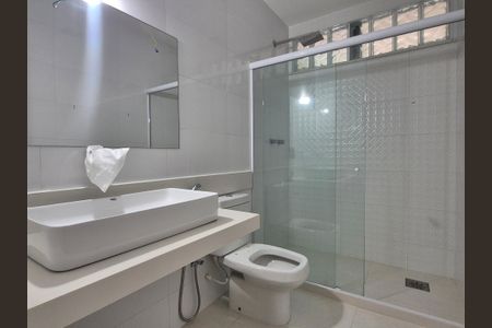 Casa de condomínio à venda com 468m², 4 quartos e 6 vagasBanheiro Social