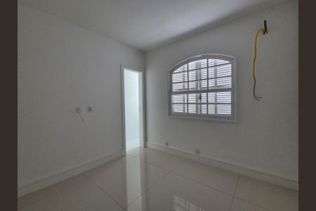 Casa de condomínio à venda com 468m², 4 quartos e 6 vagasSuíte 2