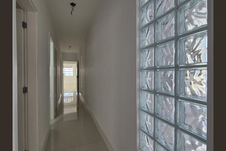 Casa de condomínio à venda com 468m², 4 quartos e 6 vagasCorredor