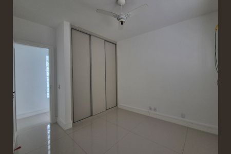 Casa de condomínio à venda com 468m², 4 quartos e 6 vagasSuíte 3