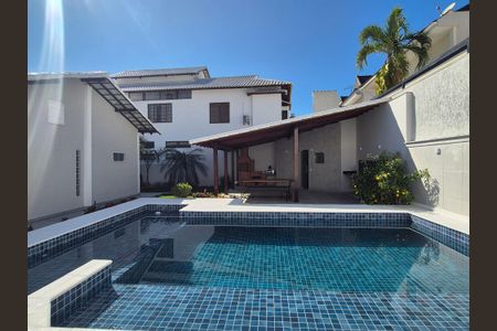 Casa de condomínio à venda com 468m², 4 quartos e 6 vagasÁrea externa