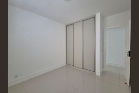 Casa de condomínio à venda com 468m², 4 quartos e 6 vagasSuíte 2