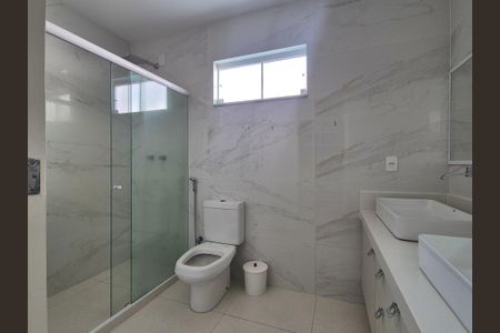 Casa de condomínio à venda com 468m², 4 quartos e 6 vagasBanheiro da Suíte 4