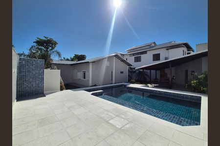 Casa de condomínio à venda com 468m², 4 quartos e 6 vagasÁrea externa