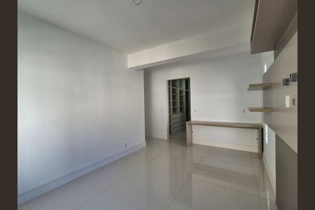 Casa de condomínio à venda com 468m², 4 quartos e 6 vagasSuíte 4