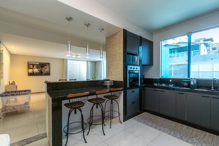 Apartamento à venda com 200m², 3 quartos e 6 vagasCozinha