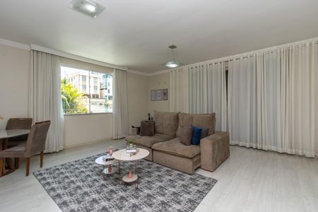 Apartamento à venda com 200m², 3 quartos e 6 vagasSala