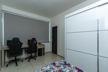 Apartamento à venda com 200m², 3 quartos e 6 vagasQuarto