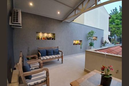 Casa à venda com 130m², 3 quartos e 3 vagas Casa à venda com 130m², 3 quartos e 3 vagasTerraço