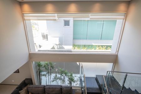 Casa para alugar com 350m², 3 quartos e 4 vagasEscada