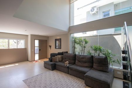 Casa para alugar com 350m², 3 quartos e 4 vagasSala