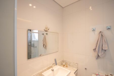 Casa para alugar com 350m², 3 quartos e 4 vagasBanheiro da Suíte 1