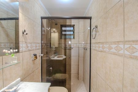 Banheiro de apartamento à venda com 2 quartos, 56m² em São João, Porto Alegre