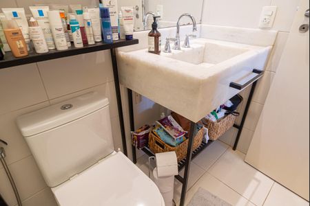 Banheiro da Suíte de apartamento para alugar com 1 quarto, 55m² em Cerqueira César, São Paulo