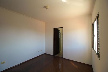 Casa à venda com 250m², 3 quartos e 3 vagasSuíte