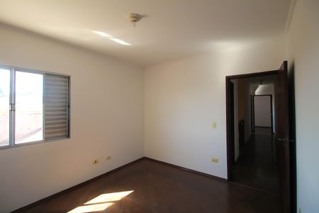 Casa à venda com 250m², 3 quartos e 3 vagasSuíte