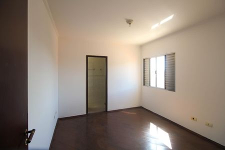 Casa à venda com 250m², 3 quartos e 3 vagasSuíte