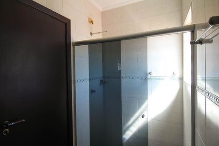 Casa à venda com 250m², 3 quartos e 3 vagasBanheiro da Suíte