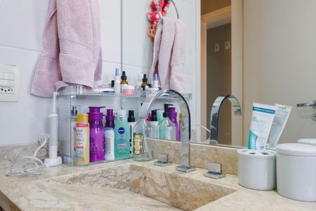 Apartamento à venda com 89m², 2 quartos e 2 vagasBanheiro da Suíte