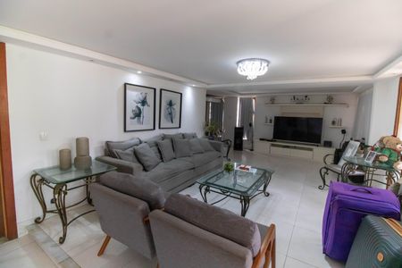 Casa para alugar com 1002m², 4 quartos e 6 vagasSala