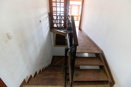 Casa para alugar com 1002m², 4 quartos e 6 vagasEscada