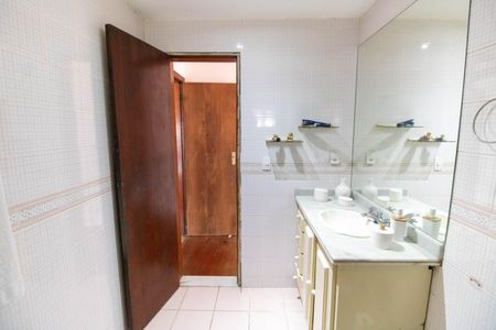 Casa para alugar com 1002m², 4 quartos e 6 vagasBanheiro da Suíte 1