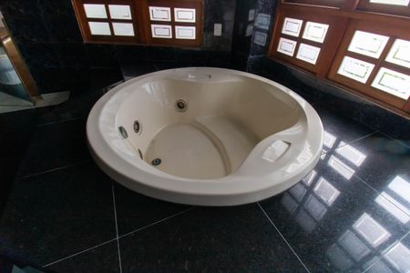 Casa para alugar com 1002m², 4 quartos e 6 vagasBanheiro da Suíte 4