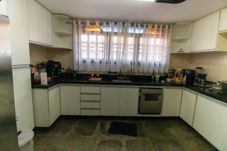 Casa para alugar com 1002m², 4 quartos e 6 vagasCozinha