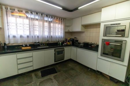 Casa para alugar com 1002m², 4 quartos e 6 vagasCozinha