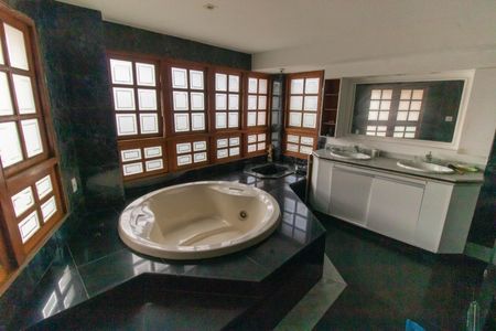 Casa para alugar com 1002m², 4 quartos e 6 vagasBanheiro da Suíte 4