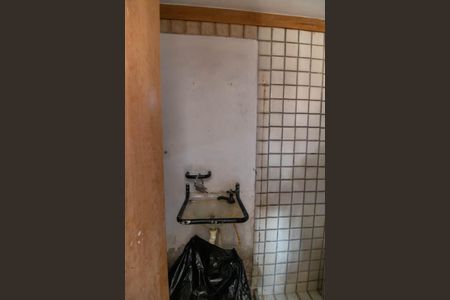 Casa para alugar com 1002m², 4 quartos e 6 vagasBanheiro de serviço