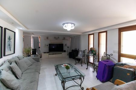 Sala de casa para alugar com 4 quartos, 1002m² em Piratininga, Niterói